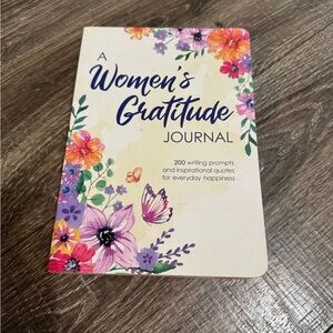 A Women’s Gratitude Journal with 200 writing prompts